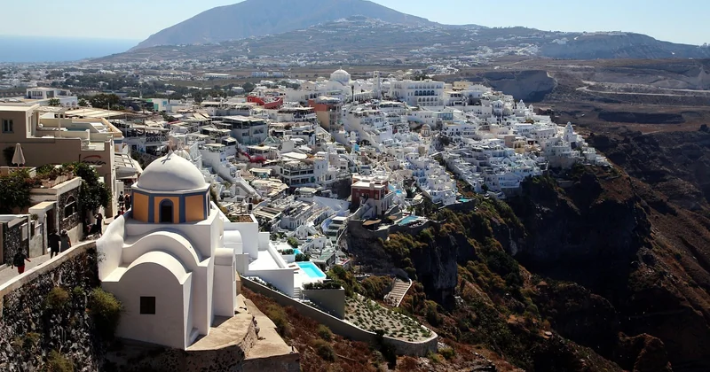 Shopping und Restaurants in Fira