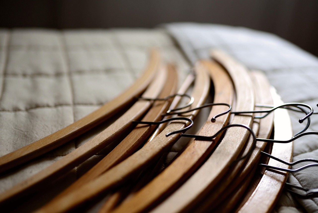 entdecken sie, wie sie eine nachhaltige garderobe aufbauen können, die stil mit umweltbewusstsein vereint. tipps und inspiration für eine bewusste modewahl.