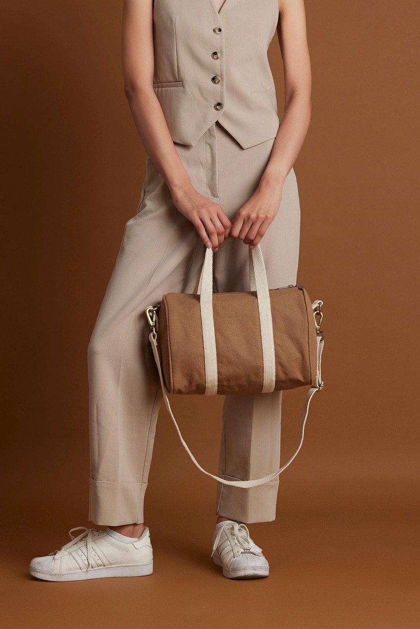 entdecken sie unsere vielseitige kollektion hochwertiger handtaschen, die stil und funktionalität perfekt vereinen. finden sie ihre ideale handtasche für jeden anlass.